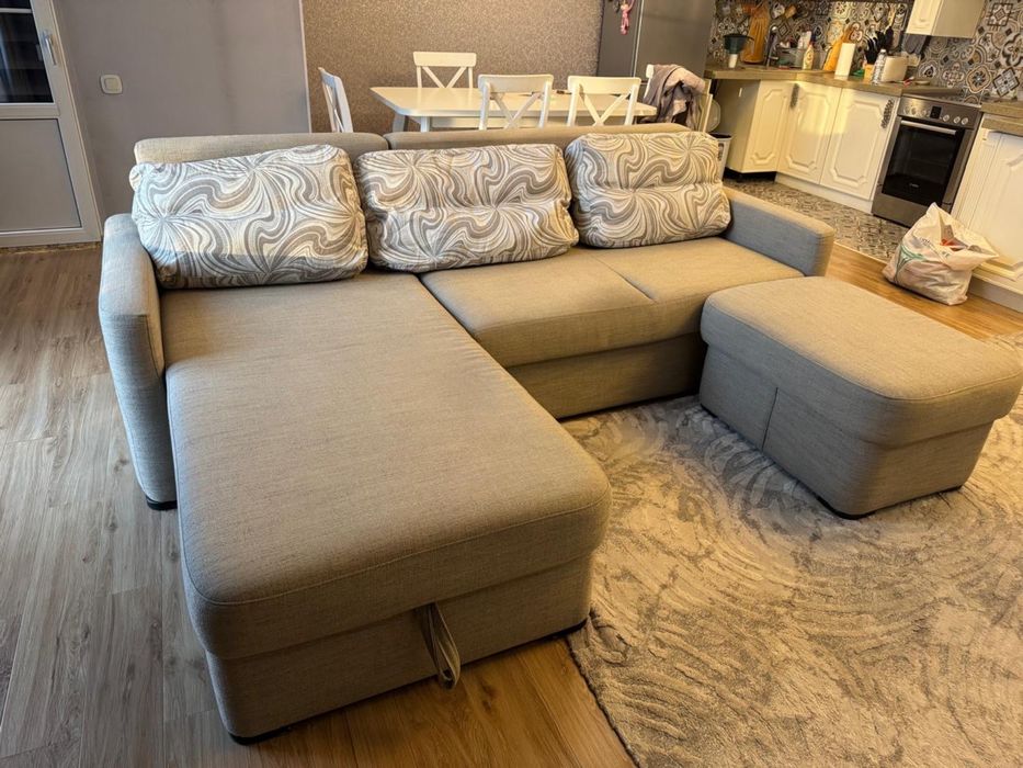 Диван с креслом.