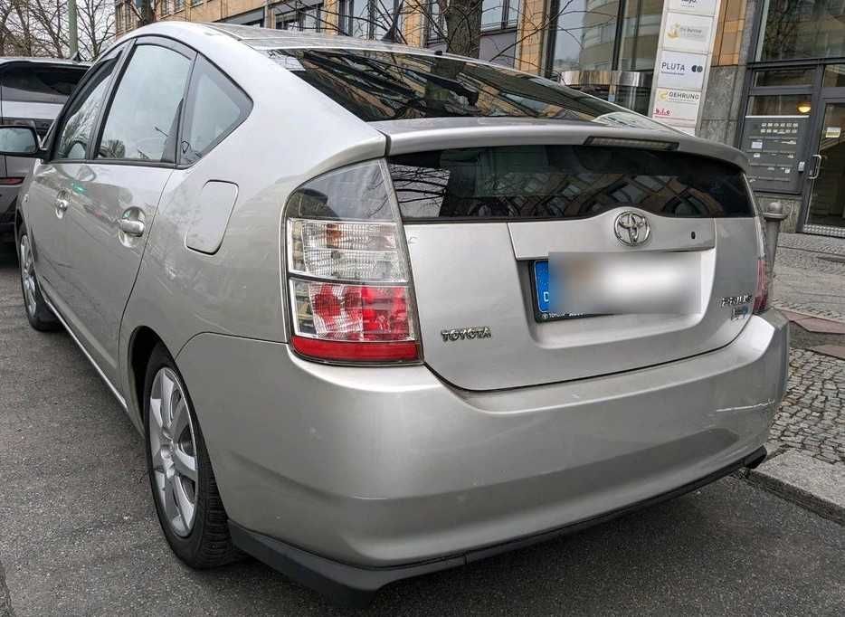 Inchiriere masini automate auto masina Rent a Car Toyota Prius Hybrid