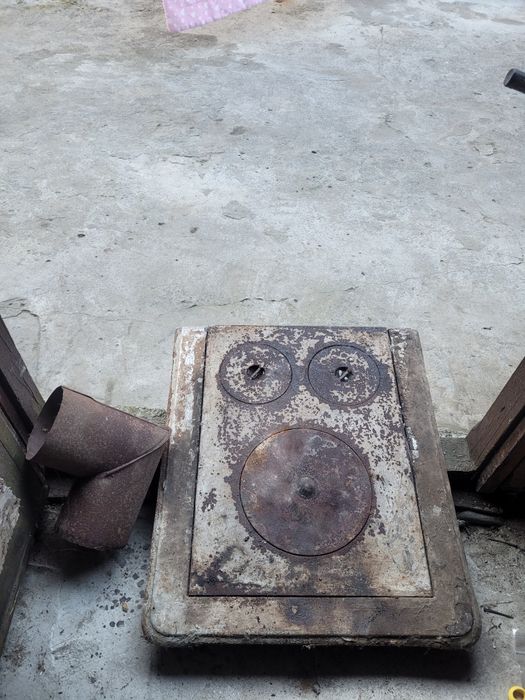 Vând plită din fontă