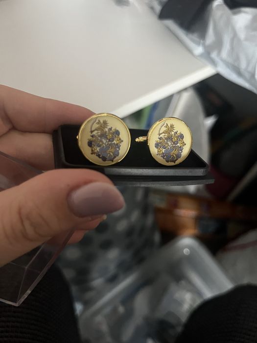 Butoni pentru costum