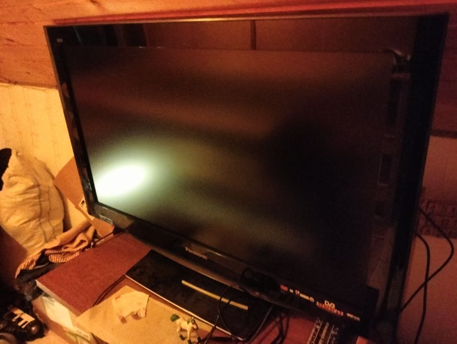 Vând tv Panasonic Viera lcd