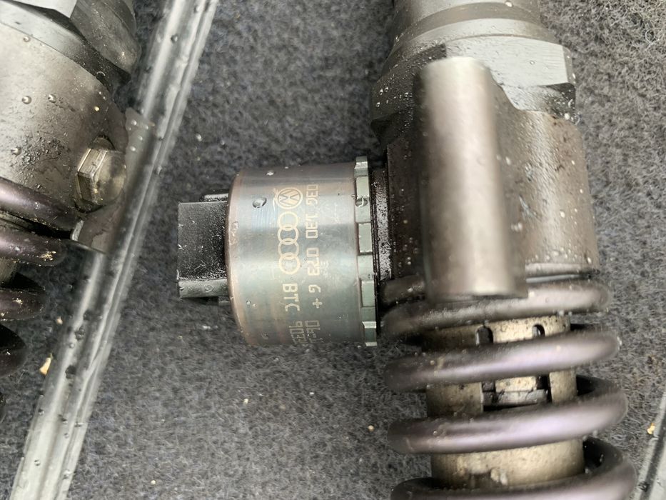 Injector Audi A4 B7 2.0 tdi 2004-2008 Passat B6 Touran 03G130073G+. BM