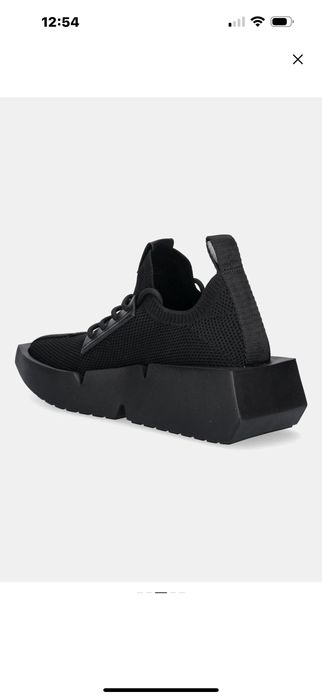 United Nude
Сникърси