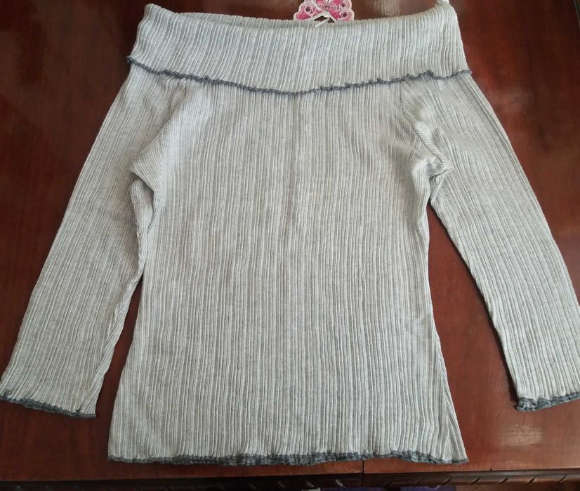 Bluza noua, cu umerii goi