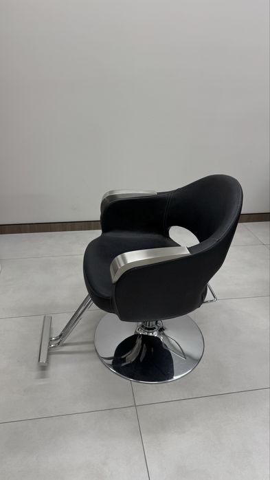 Парикмахерское кресло