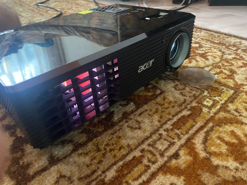 Продавам Acer Projector Model X110