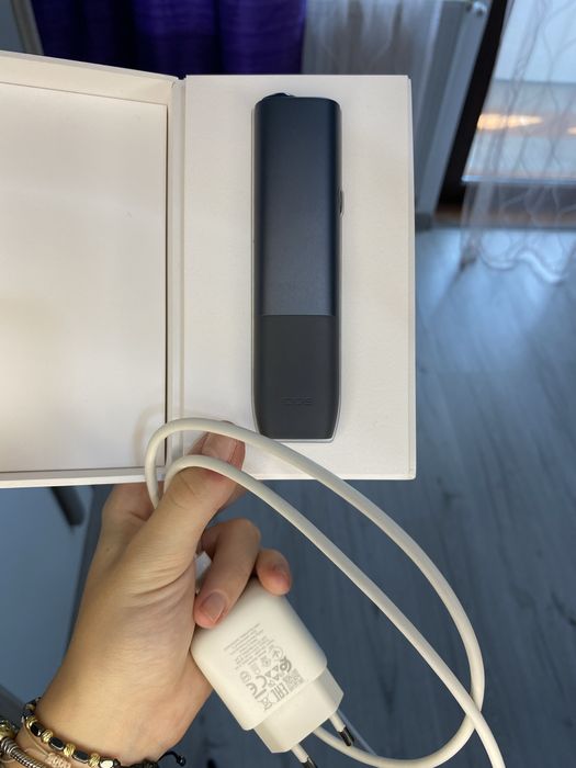 Iqos negru si roz