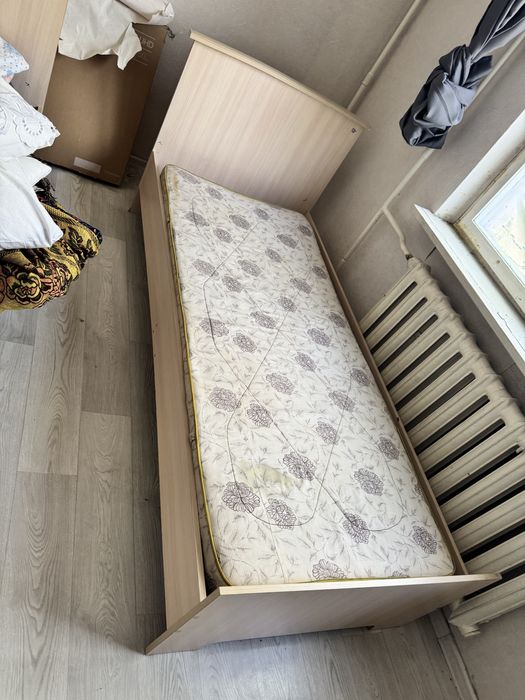 Продам кровать 90/200