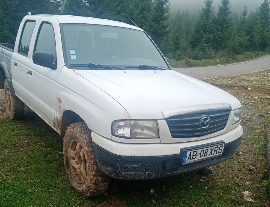Vând mazda B 2500