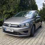 Volkswagen Golf Sportsvan Mașină spațioasă și confortabilă, perfectă pentru familie.
