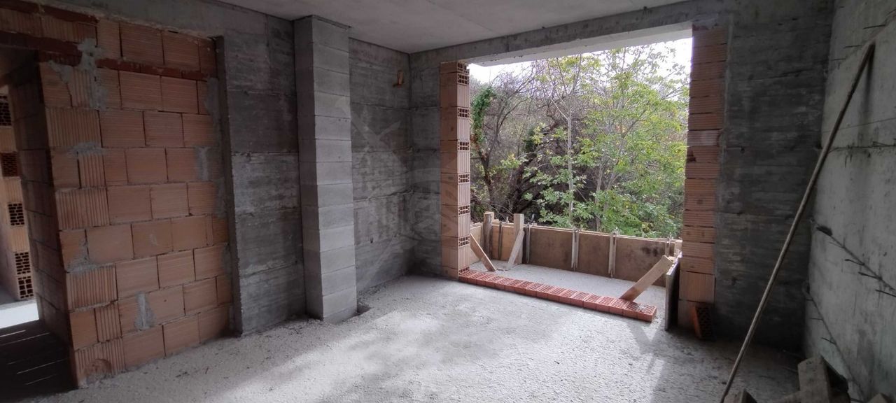 Продава се Тристаен апартамент в Варна, м-т Пчелина - 77 кв.м за 1156 €/кв.м - Снимка #2
