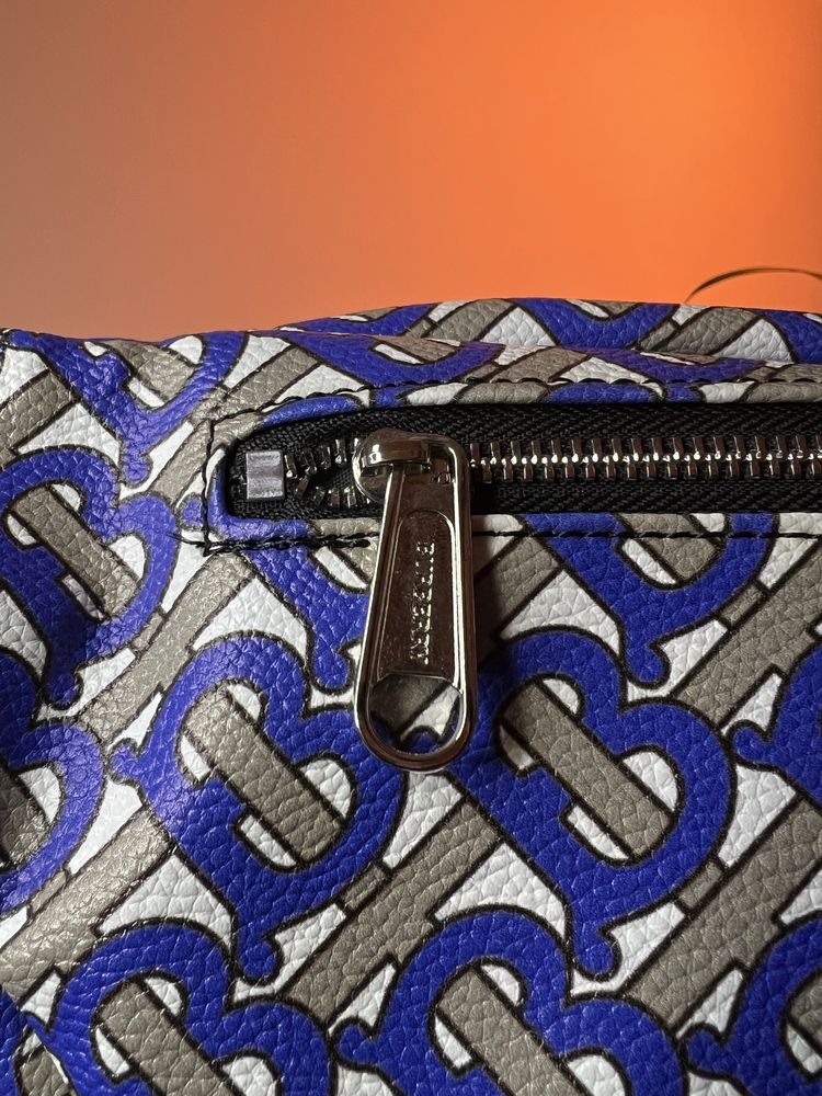 OFERTA Borseta Piept Burberry Rosu-Albastru Calitate Premium