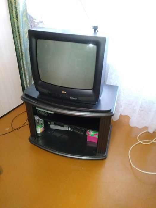 Продам Тумбу и телик недорого