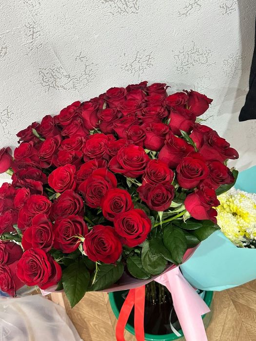 Продам цветы,  розы 60см , 59 роз