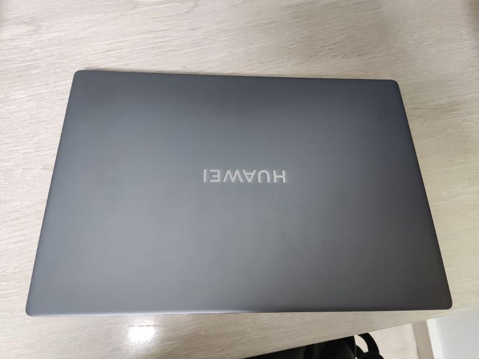 Ноутбук Huawei MateBook
