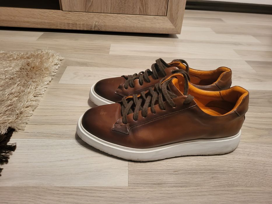 Vând papuci casual