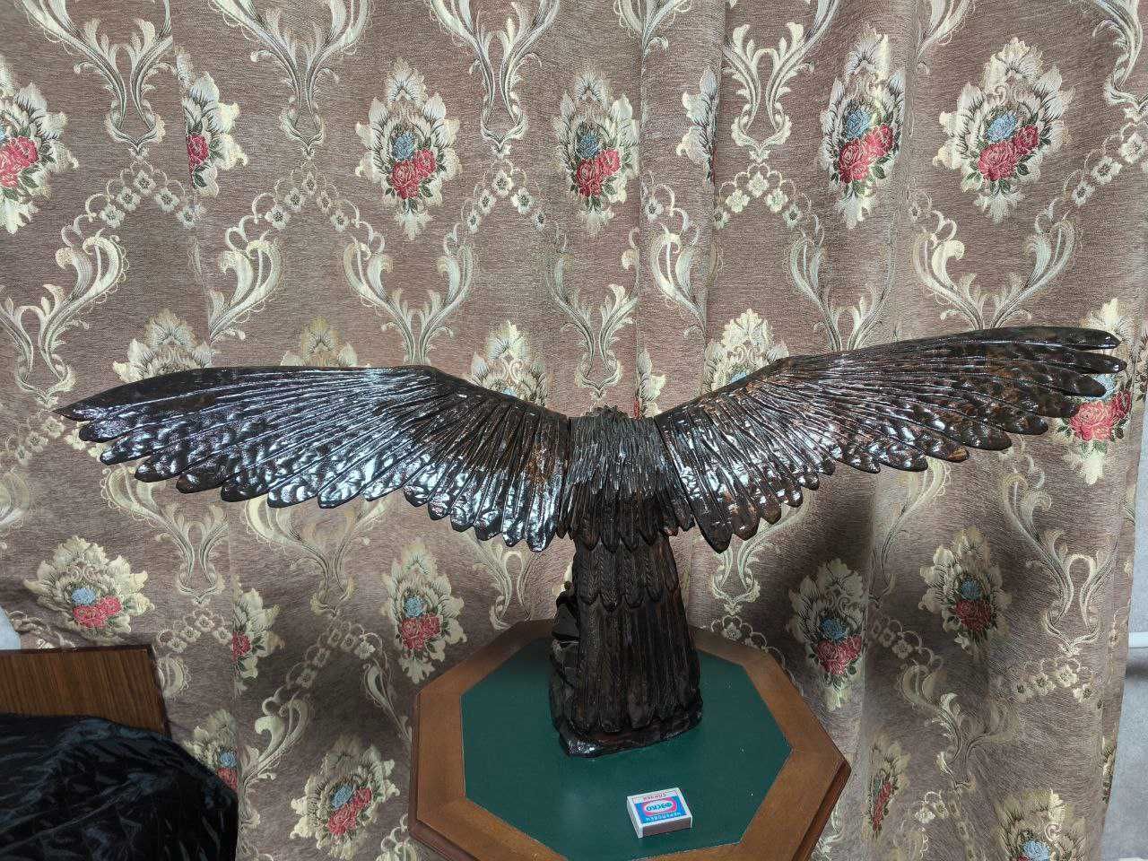 Деревянный орел с орленком, размах крыльев - 1 метр