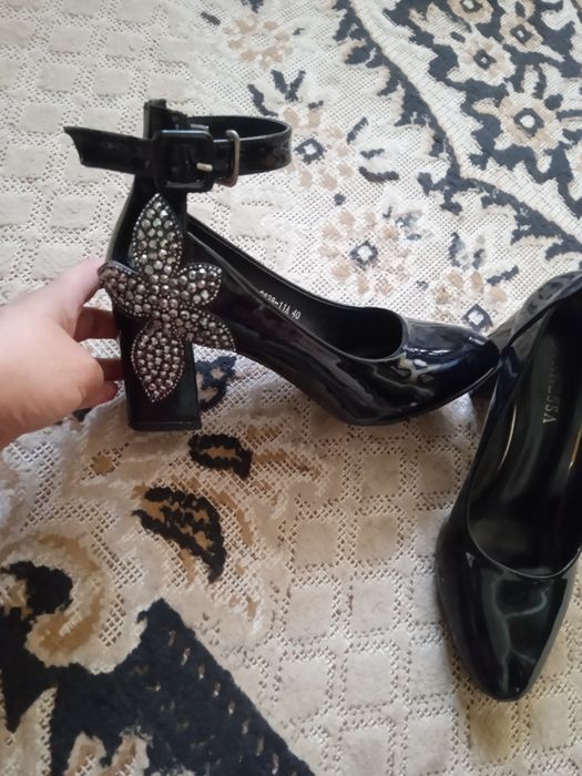 Oyoq kiyim sotiladi holati yaxshi