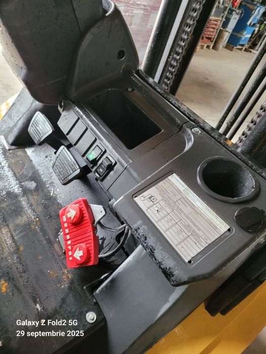 Motostivuitor pe gaz marca cat Caterpillar ridica 3.5 tone
