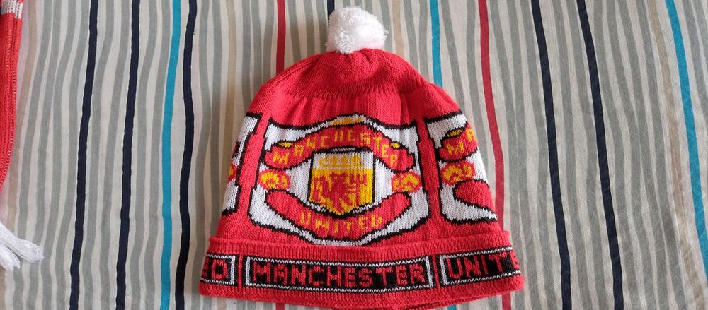 Manchester United аксесоари (шапка, шал, лента)