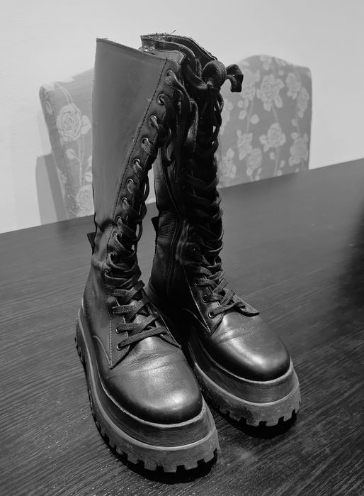 Ghete înalte din piele cu platforma Zara