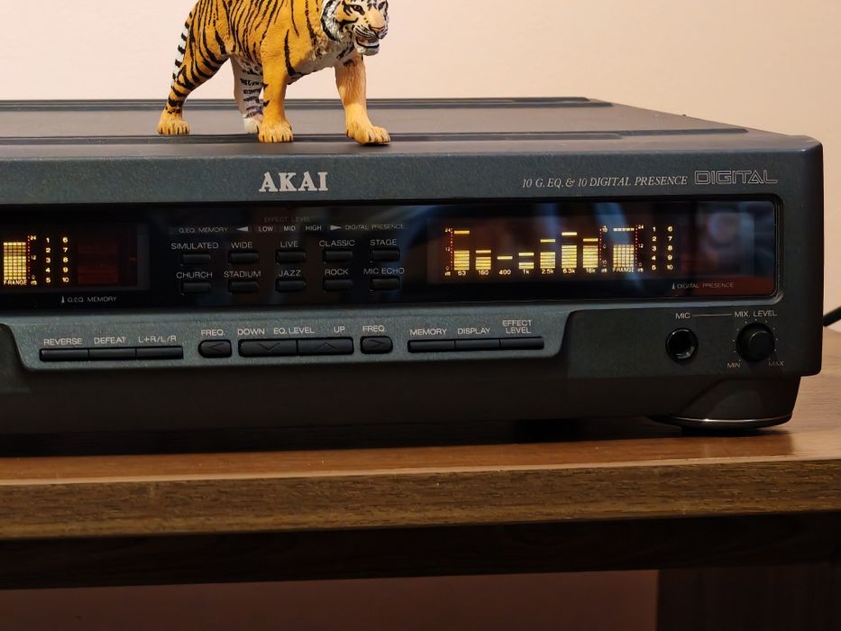 Akai EA-M830. Egalizator superb. O bijuterie Hi-Fi. Ca nou. Preț fix !