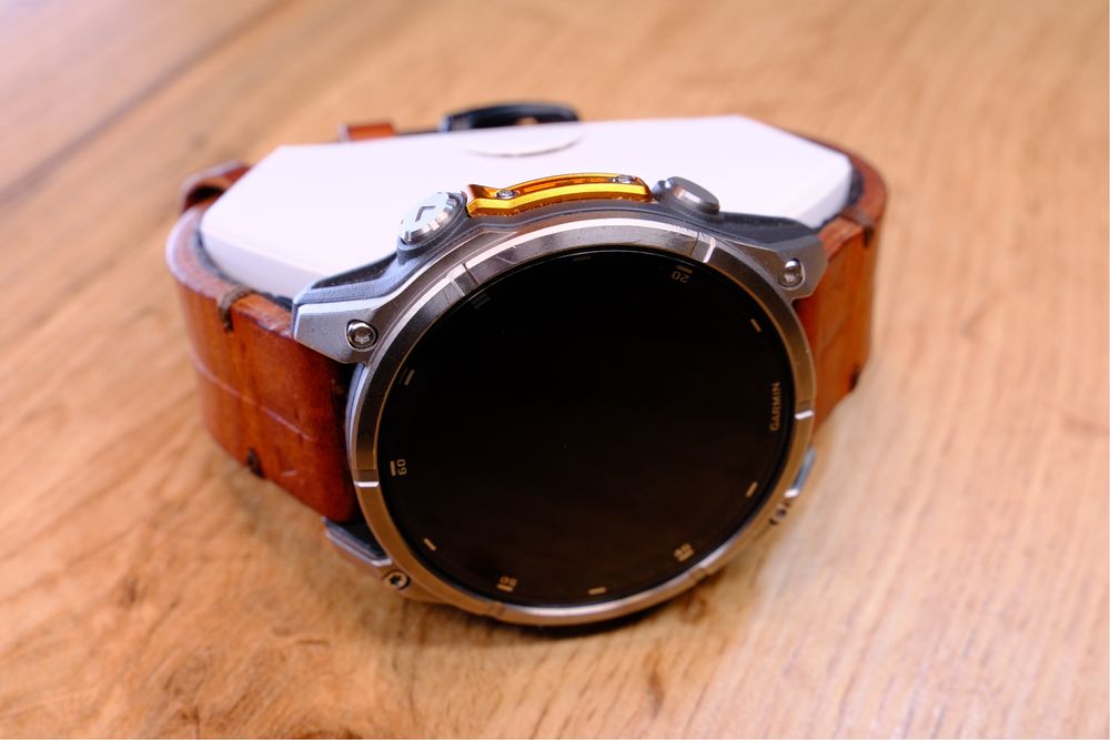 Garmin Fenix 8 AMOLED Sapphire Titan Orange 47mm