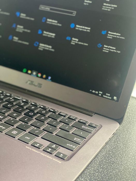 Laptop ASUS ZenBook i7-5500U   MODEL: UX305LA