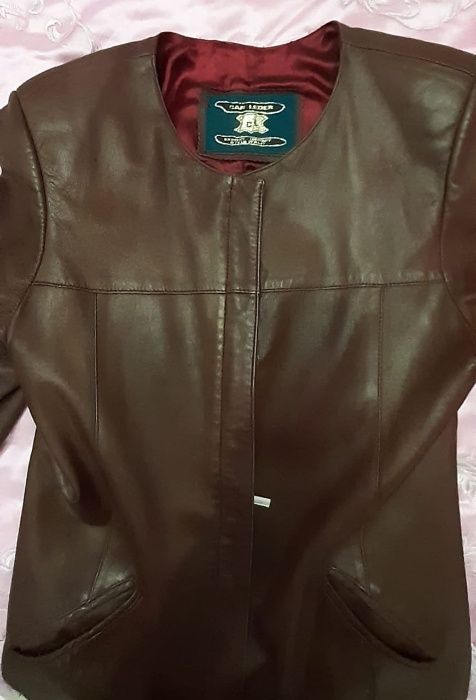 СРОЧНО! Продам кожаную куртку бордового цвета в хорошем состоянии