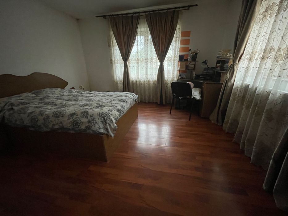 Casa de Vanzare - 3 camere, curte, 2 terase si gradina