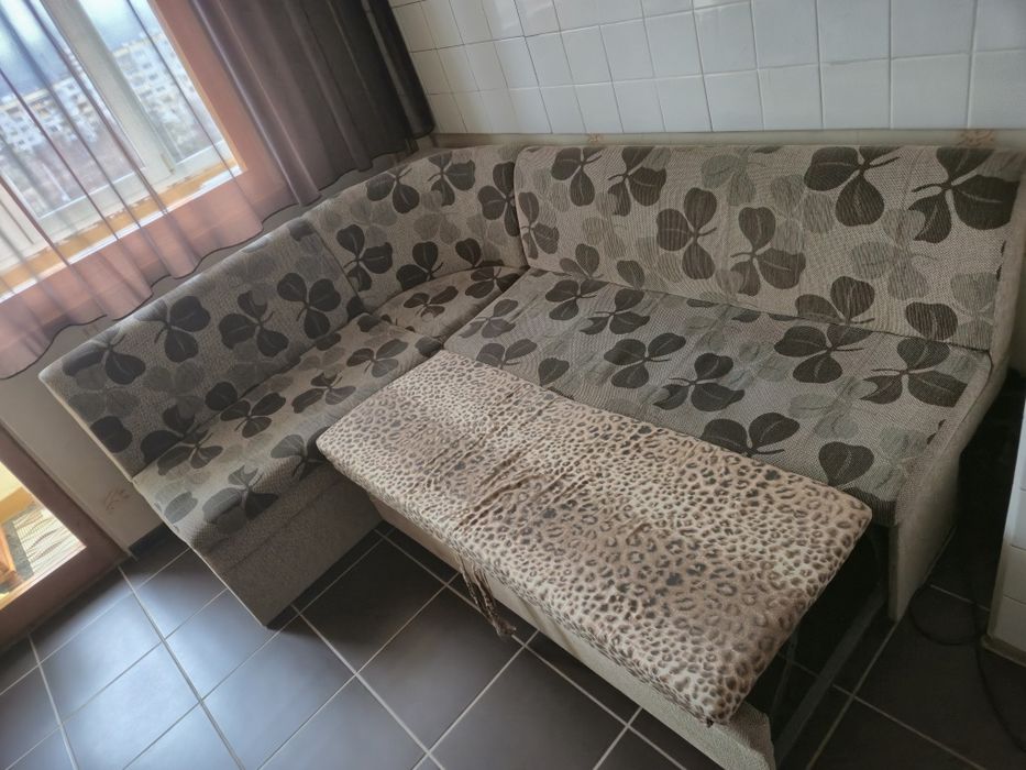 Ъглов  разтегателен диван