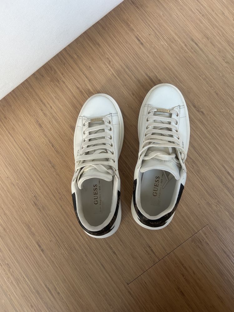 Дамски обувки Guess от еко кожа