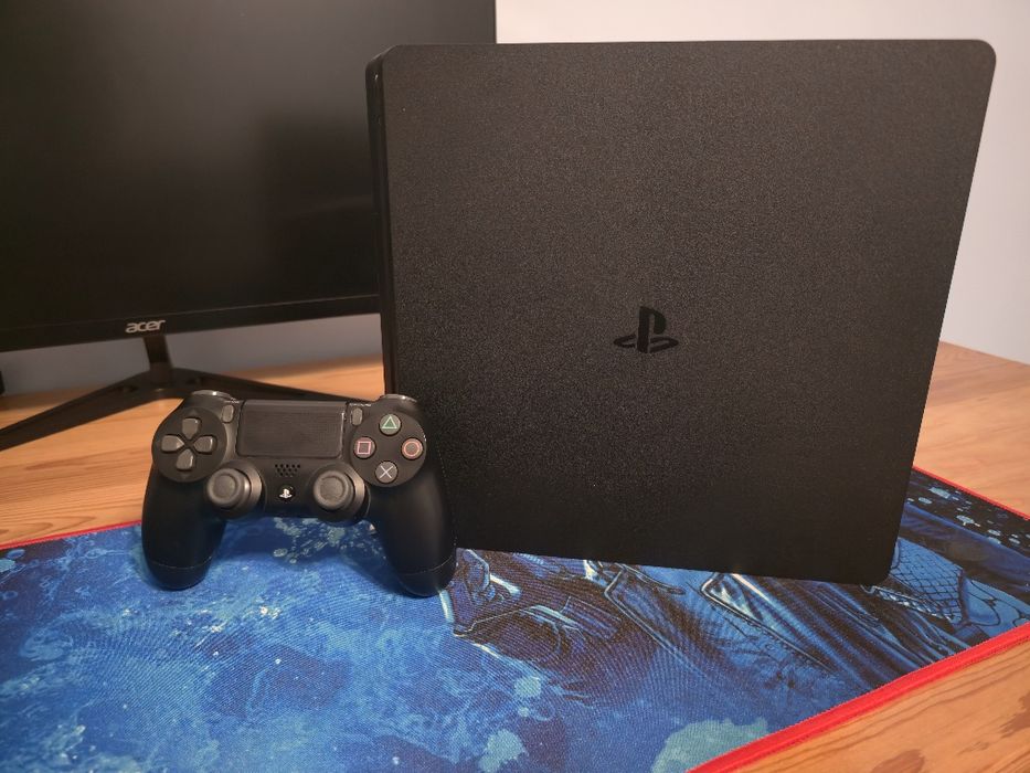 PlayStation 4 Slim - 1TB- Отлично състояние. Като нов