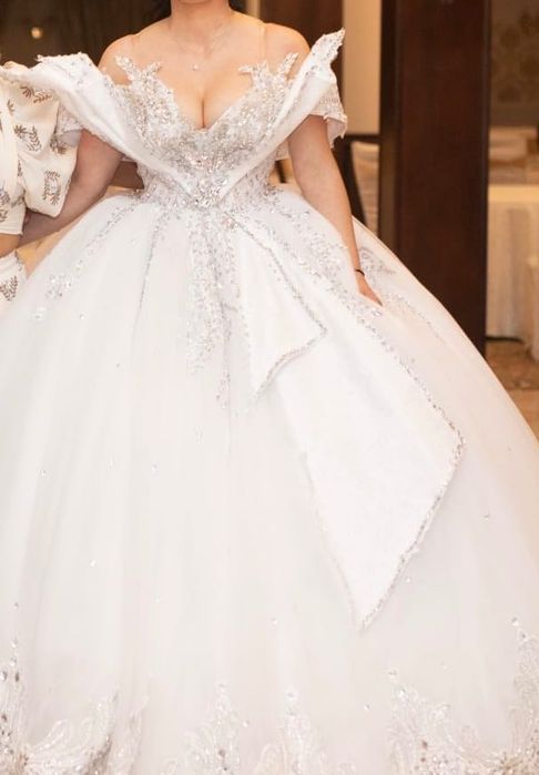 Vând rochie de mireasă stil prințesă