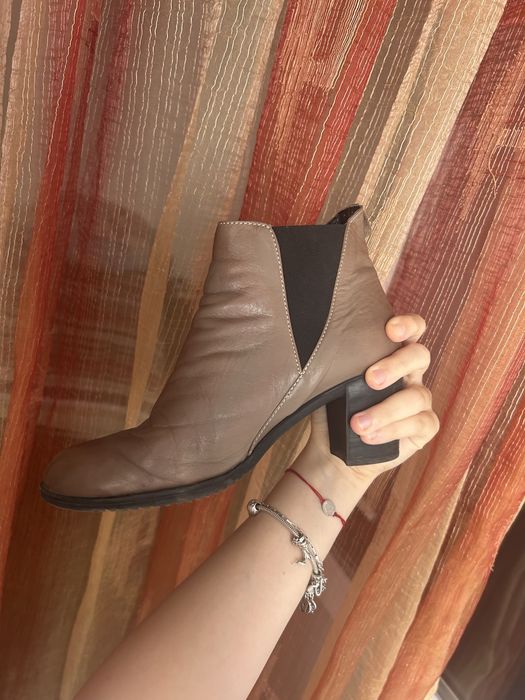 botine din piele