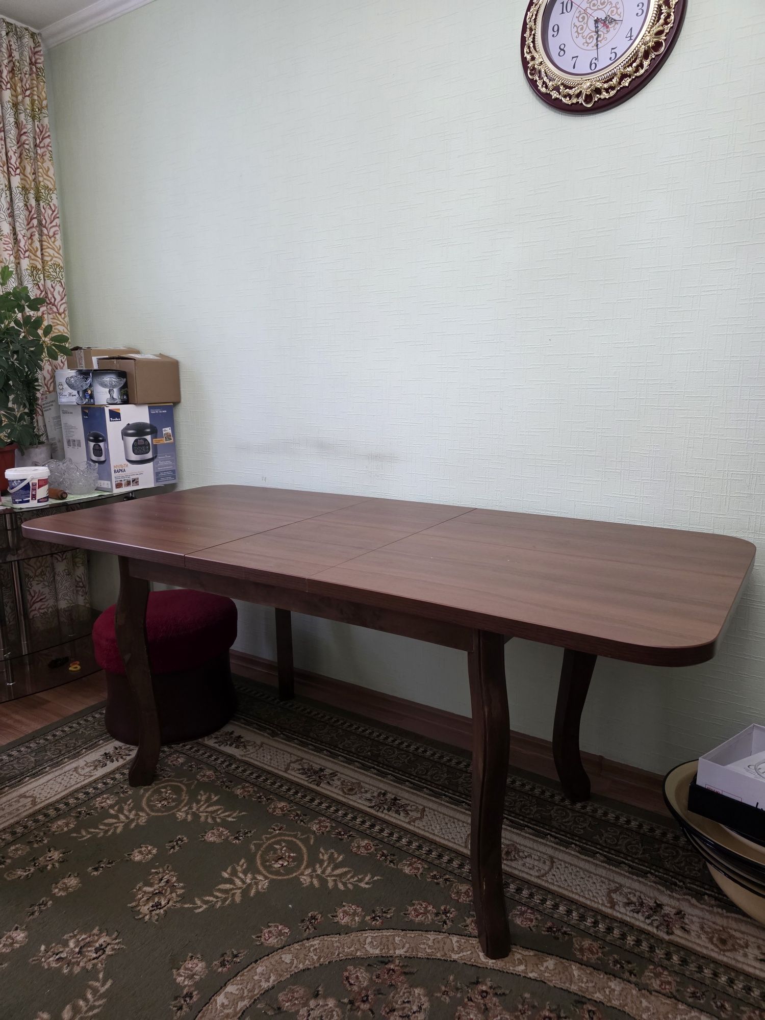 Продам обеденный стол в отличном состоянии.