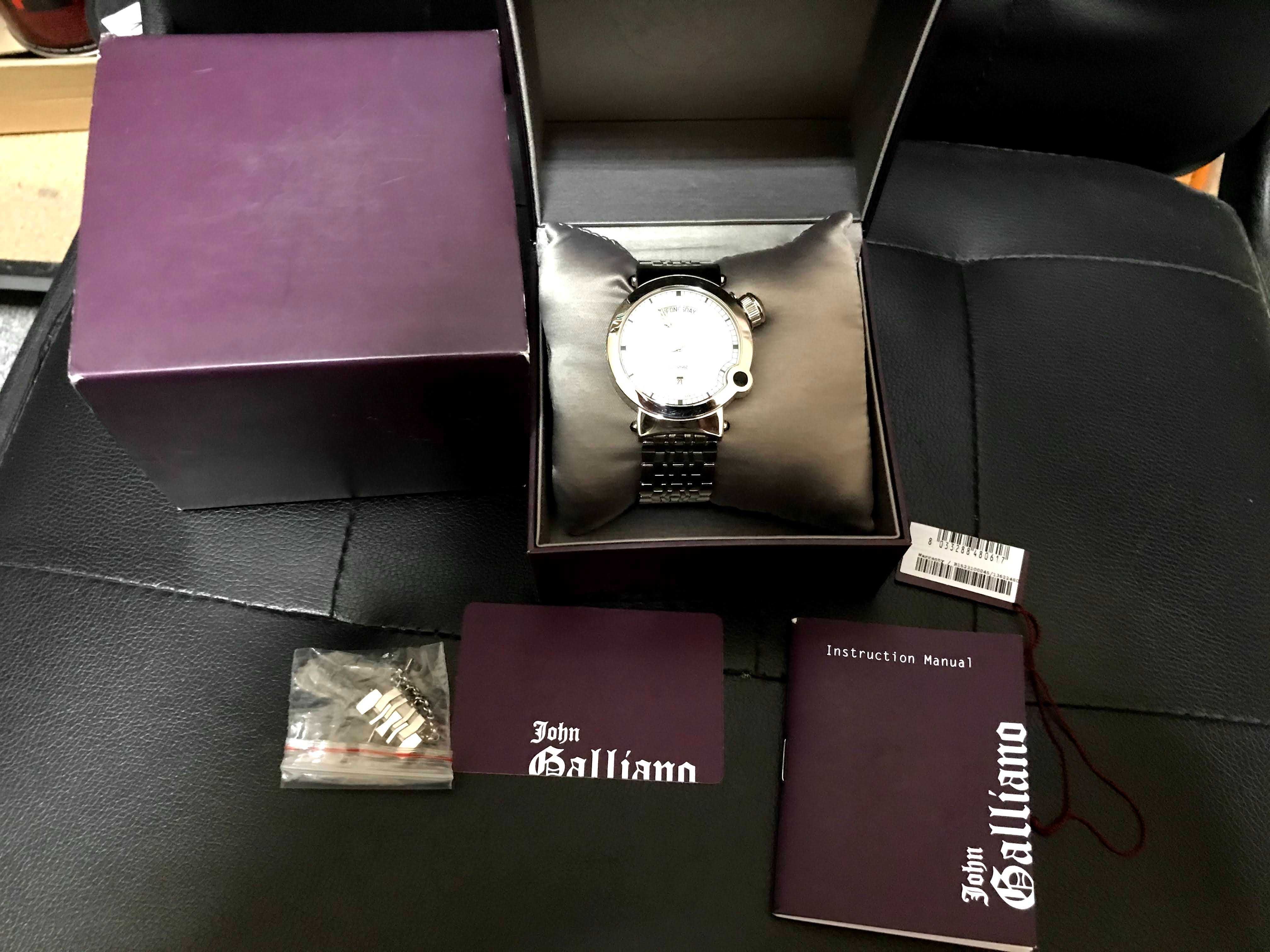 Продавам автоматичен мъжки часовник John Galliano