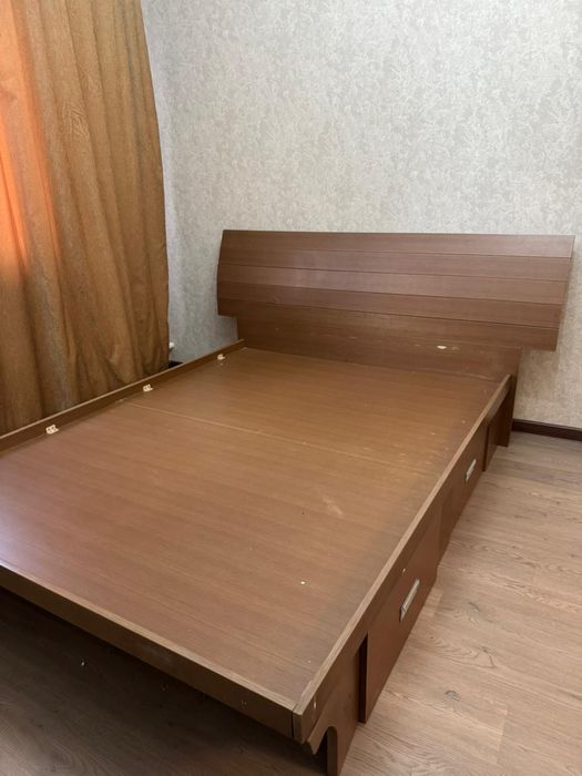 Кровать в хорошем состоянии