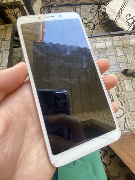 Redmi 6a 32/3 ayol kishi ishlatgan