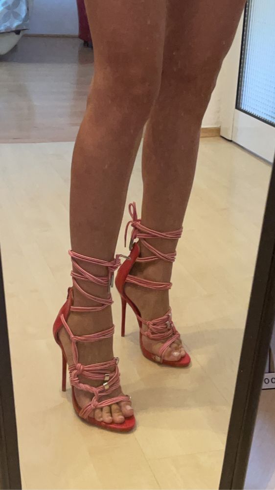 Sandale rosi cu snur