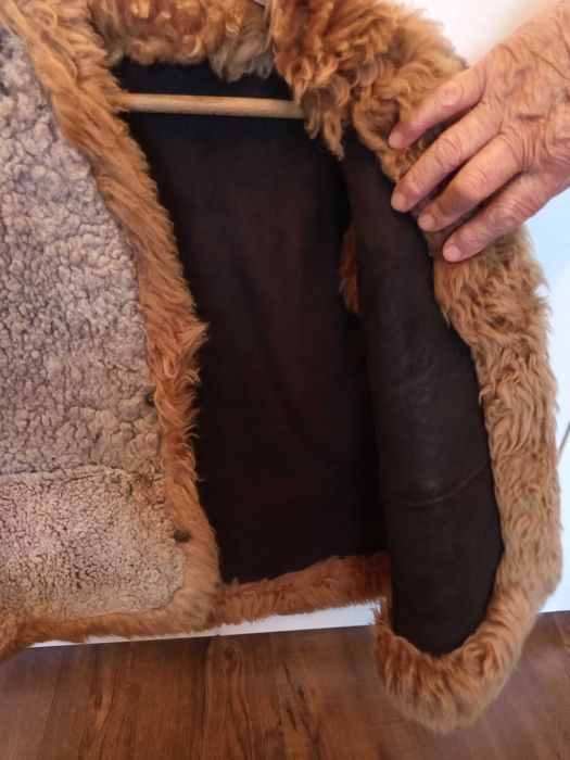 Автентичен елек от овча кожа, напълно запазен