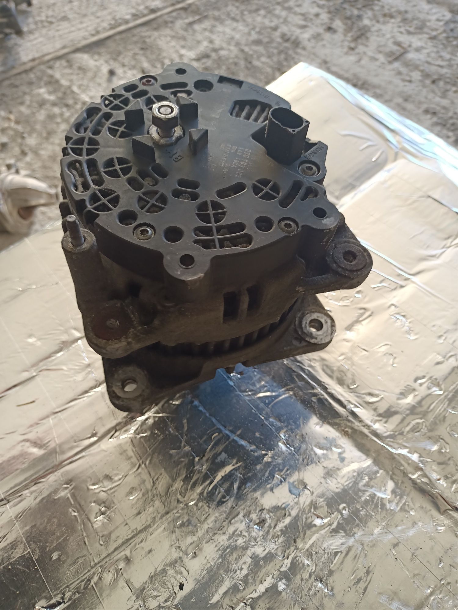 Alternator 2.0 tdi passat b6 b7 Tiguan golf 6 cod cbd