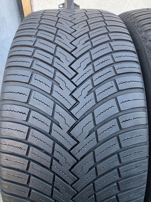Vând două anvelope de iarna pirelli scorpion 255 40 20 dot 4922