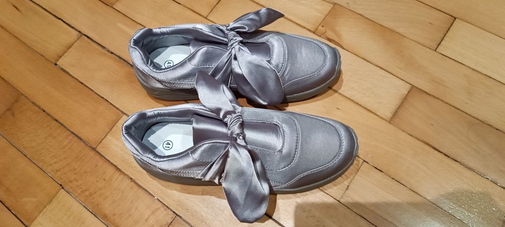 Сатенени сиви маратонки без връзки