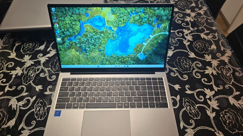 Vând 3 laptop-uri unu find de Gaming și cele 2 normale