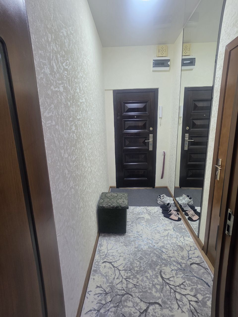 Продаётся квартира , ориентир парк Ашхабад