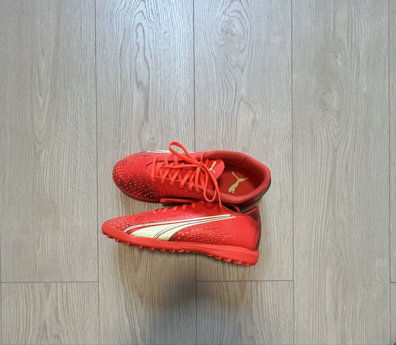 Adidasi fotbal Puma marime 42