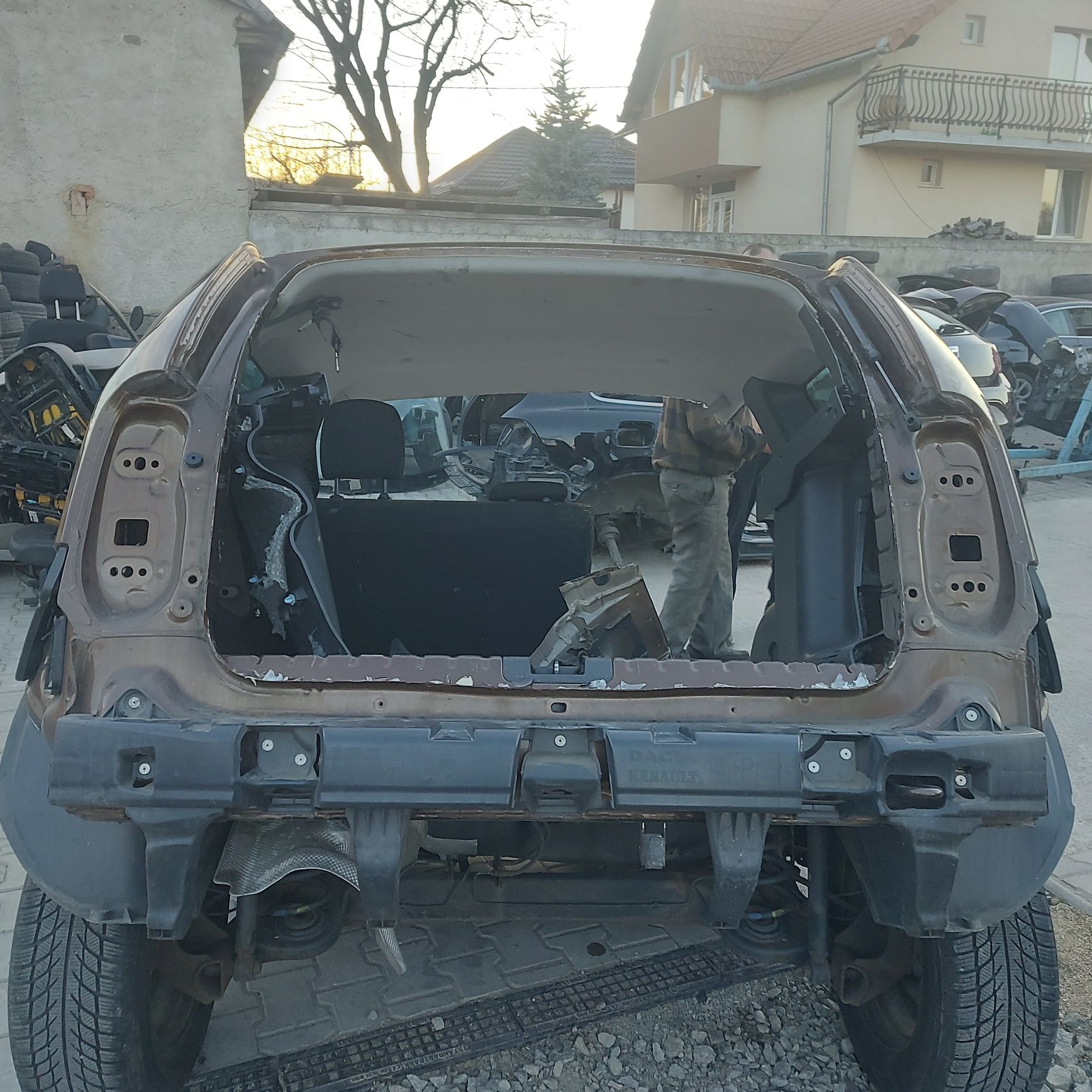 Aripa stanga / dreapta Dacia Duster 1 4x2 an 2010-2017