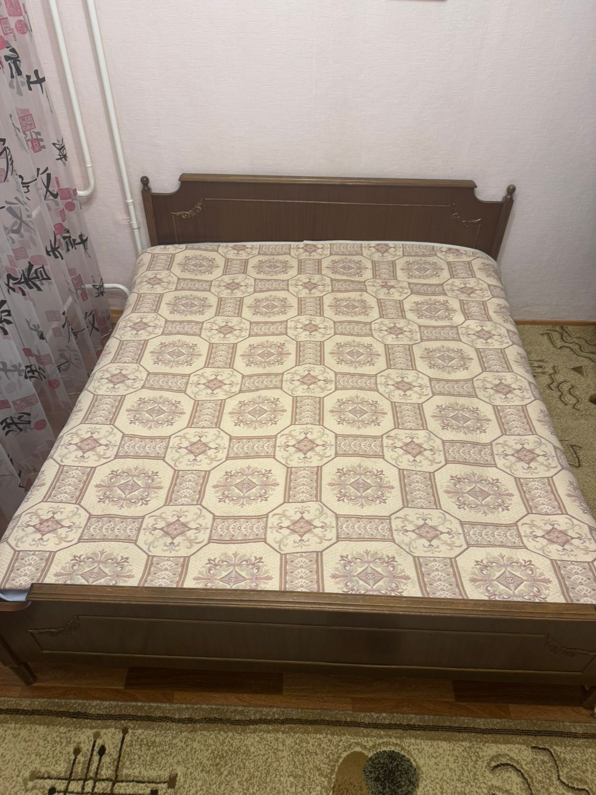 Продам двуспальную кровать