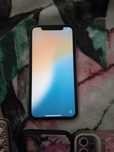 Iphone11 цвят мента с 6 калъфа без козметични забележки.